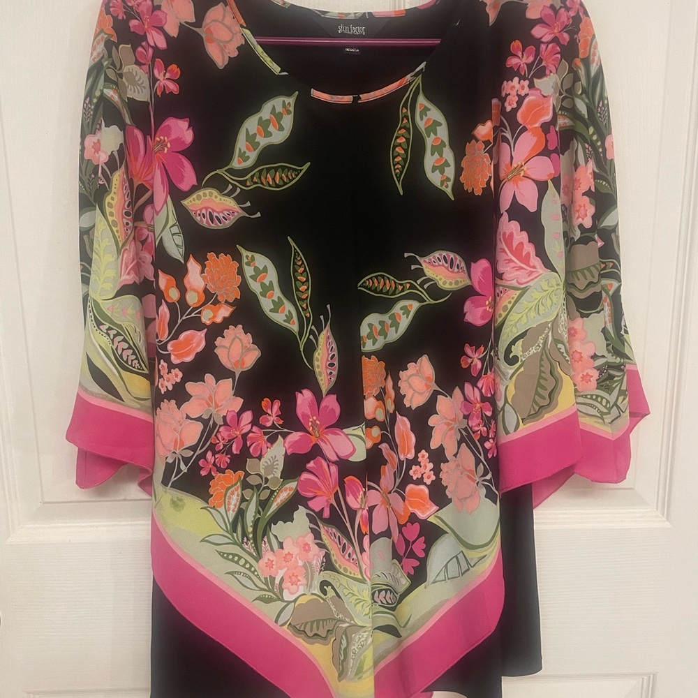 Slim Factor by investments Floral Print Black Pink Handkerchief Hem Top-L